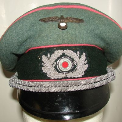 Officer's cap of the Heer armored troops.