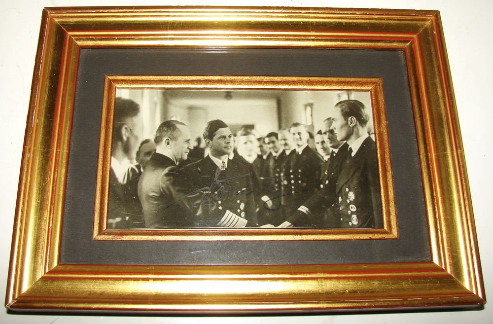 Photo of Admiral Dönitz with his signature