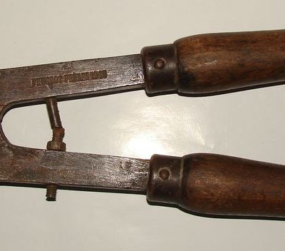 Pince coupante armée Française de marque Peugeot