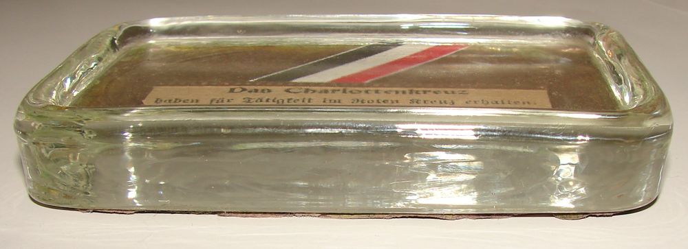 Glass commemorative plaque of the awarding of the Charlotten cross. - Image 3