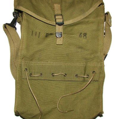 Musette d'infirmier US utilisée en Indochine par l'armée Française.